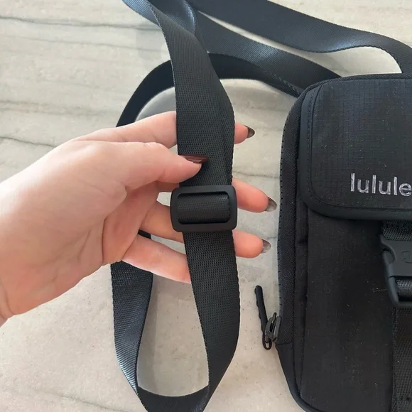Lululemon Belt Bag in Black - Picture 6 of 6